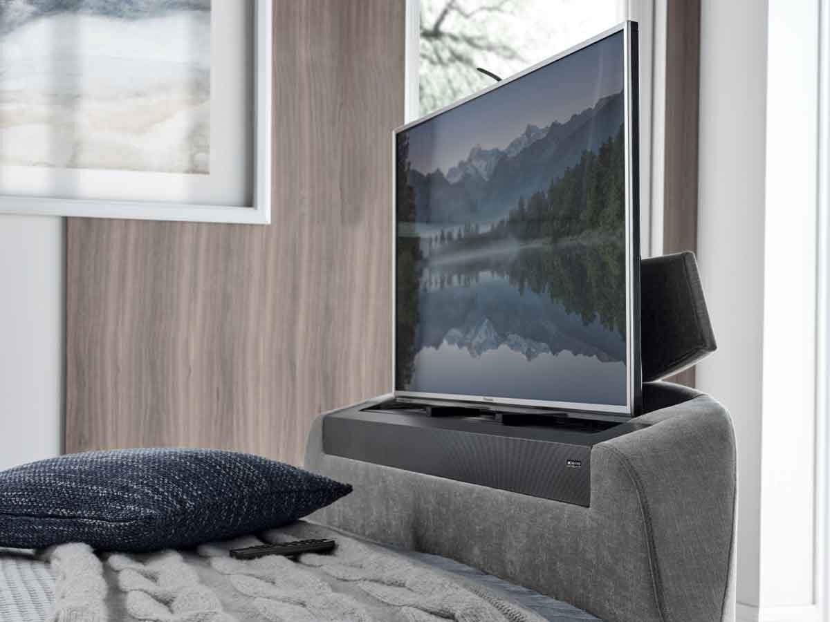 2025-Darras-Dolby-Atmos-Mandarin-Light-Grey---TV-Up-Detail