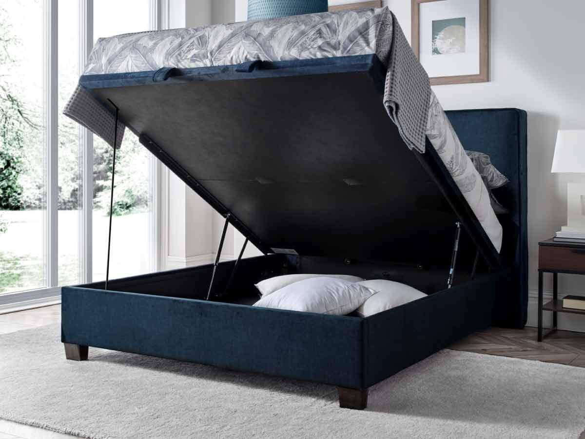 Newton-Deep-Ocean-Blue,-Lifestyle-lr3